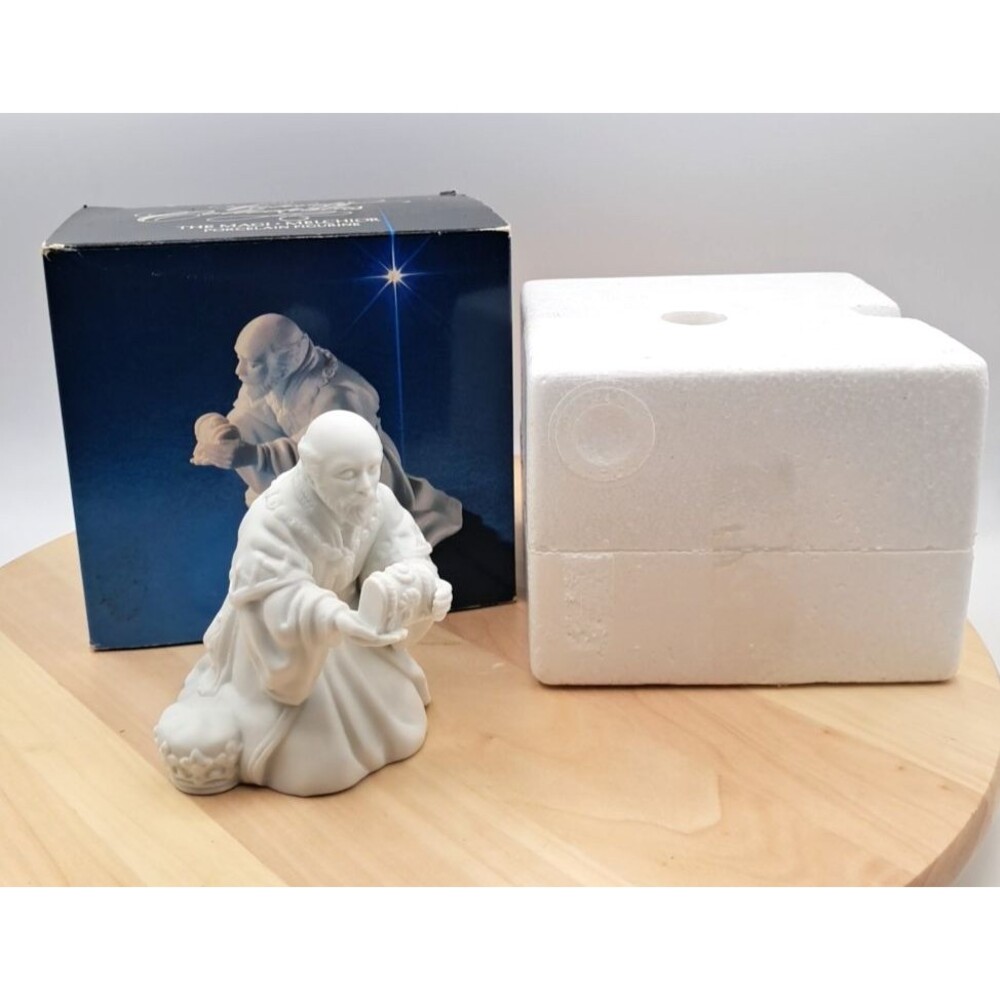 1982 AVON Vintage Nativity Collectibles The Magi Melchior Figurine w/box